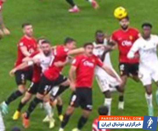رئال مادرید ؛ صحنه خطای کارواخال بر روی مدافع مایورکا روی گل رودیگر 