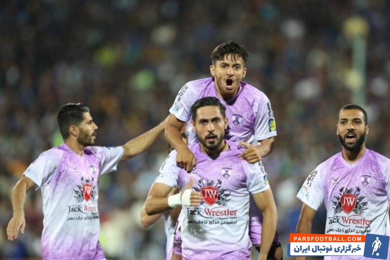 هوادار ؛ صائب محبی مدافع هوادار زننده دو گل مقابل استقلال تهران و خوزستان 