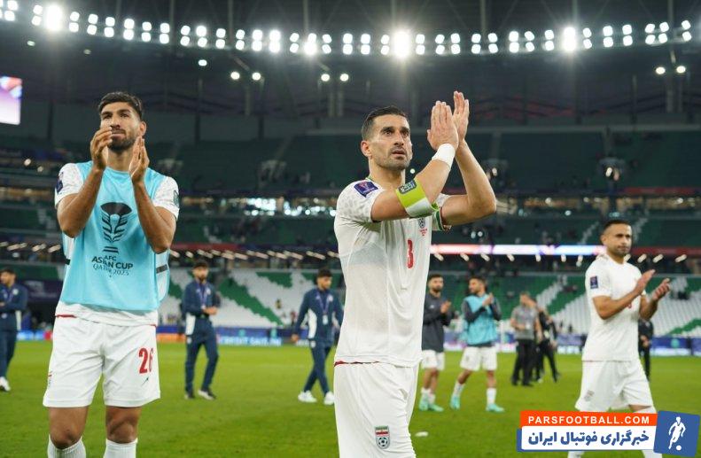 احسان حاج صفی و اهدای پیراهنش به هوادار تیم ملی در پایان دیدار با فلسطین