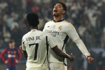 رئال مادرید ؛ تماس وینیسیوس با دیویس برای متقاعد کردنش به حضور در رئال مادرید