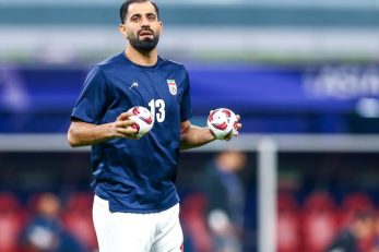 ایران ؛ پرتاب توپ‌های نمادین جام‌ملت‌ها از سوی بازیکنان تیم ملی به سوی تماشاگران