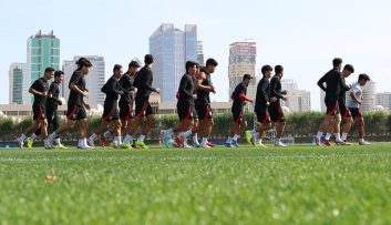 آسیا ؛ سون هیونگ مین با باندپیچی پیشگیری روی زانو در تمرین