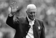 باوئر ؛ تصویری از سنگ مزار فرانس بکن باوئر، اسطوره فوتبال آلمان