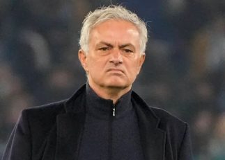 مورینیو ؛ تصاویری از مورینیو در فرودگاه شهر بارسلون