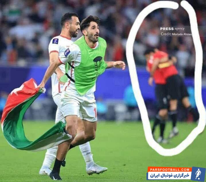 عکس| زنگِ خطر برای تیم ملی ایران؛ خوشحالی عجیب داوران اماراتی بعد از صعود اردن به فینال!