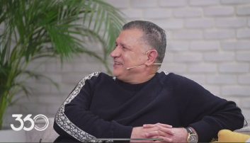 علی دایی با پیراهن میلیونی خود سوژه شد