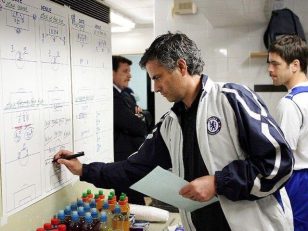 چلسی ؛ ادعای روزنامه دیلی‌میل از علاقه مورینیو برای حضور در چلسی