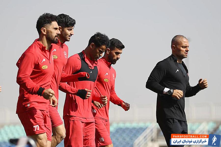 اورونوف ؛ حضور اوستون ارونوف در تمرین پرسپولیس برای بار اول