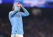 منچسترسیتی ؛ ضربه زدن هالند با دست به دوربین فیلمبردار پس از پایان بازی با چلسی