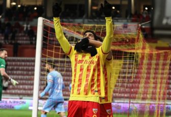 کریمی ؛ استقبال گرم بازیکنان کایسری اسپور از علی کریمی در تمرین