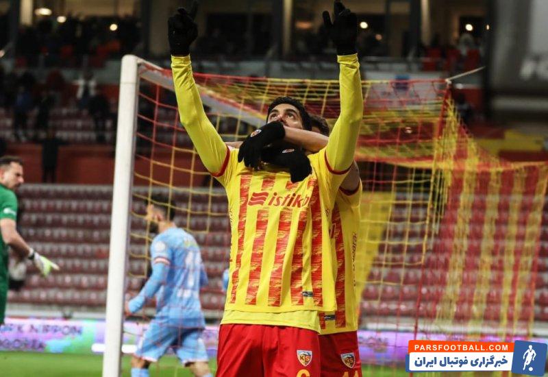 کریمی ؛ استقبال گرم بازیکنان کایسری اسپور از علی کریمی در تمرین