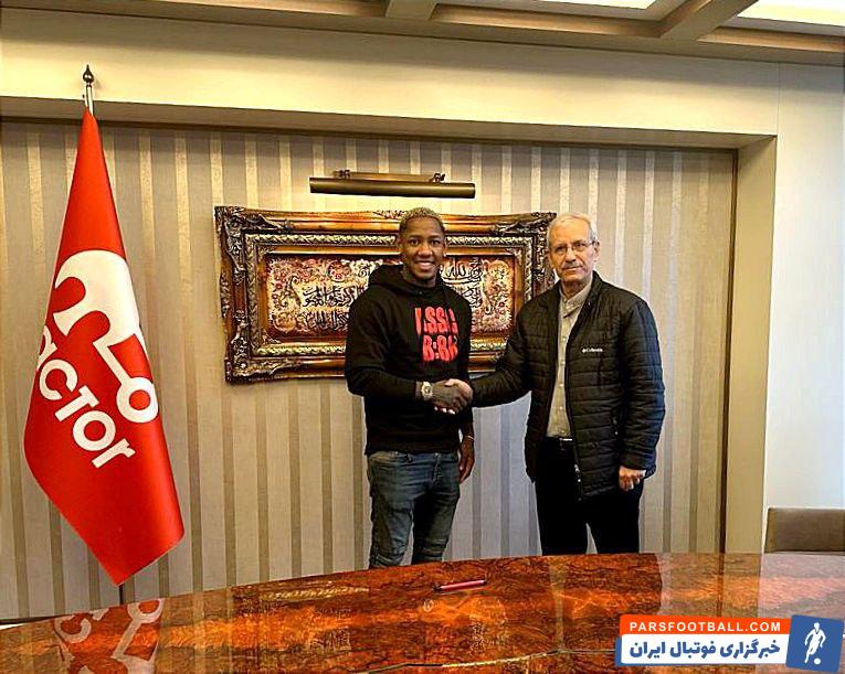 تراکتور ؛ قطع همکاری تراکتور با رومل کیوتو روبینسون مهاجم 32 ساله اهل هندوراس