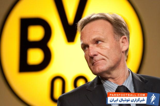 دورتموند ؛ سیگار کشیدن واتسکه، مدیرعامل دورتموند، پس از پیروزی مقابل بایرن مونیخ