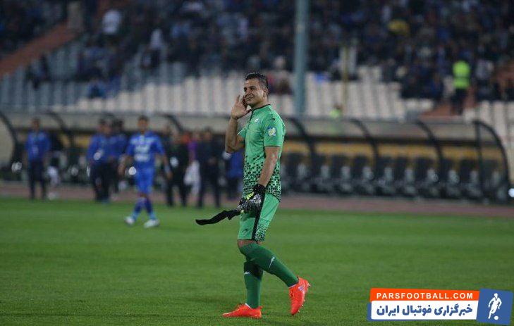 استقلال ؛ بوسه حامد لک به سید حسین حسینی پیش از آغاز دیدار مس رفسنجان - استقلال