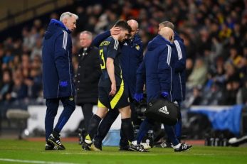 رابرتسون ؛ مصدومیت اندی رابرتسون بازیکن لیورپول در دیدار اسکاتلند مقابل ایرلند