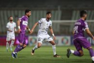 داریوش شجاعیان : با داد و بیداد داور سوت ها را به نفع حریف می زند