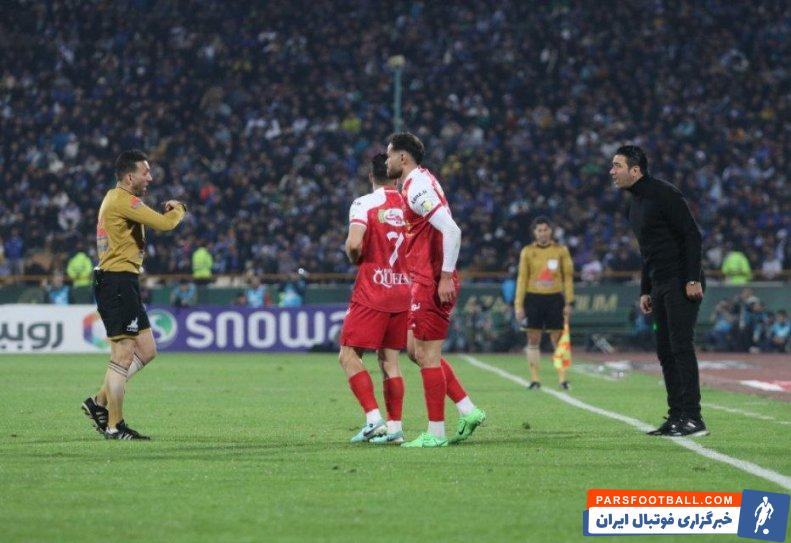 دربی ؛ تصویری از اعتراض نکونام به داور در کنار اورونوف ستاره پرسپولیس
