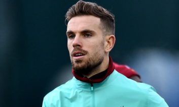 هندرسون ؛ تیم شروود : عملکرد هندرسون به عنوان کاپیتان از جرارد بهتر بود