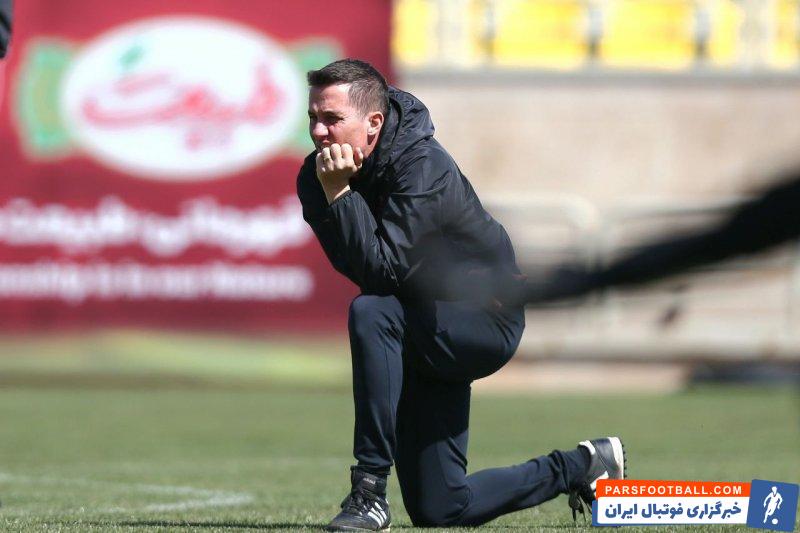 اوسمار ؛ ژست جالب اوسمار سرمربی پرسپولیس در تمرین 