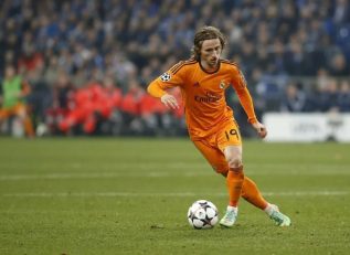 رئال مادرید ؛ رنگ پیراهن قهوه ای برای پیراهن سوم رئال مادرید در فصل 2024/2025