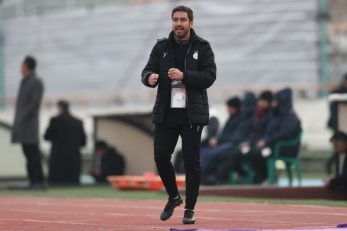 خوشه طلایی ؛ تغییر رنگ پیراهن خوشه طلایی از قرمز به آبی