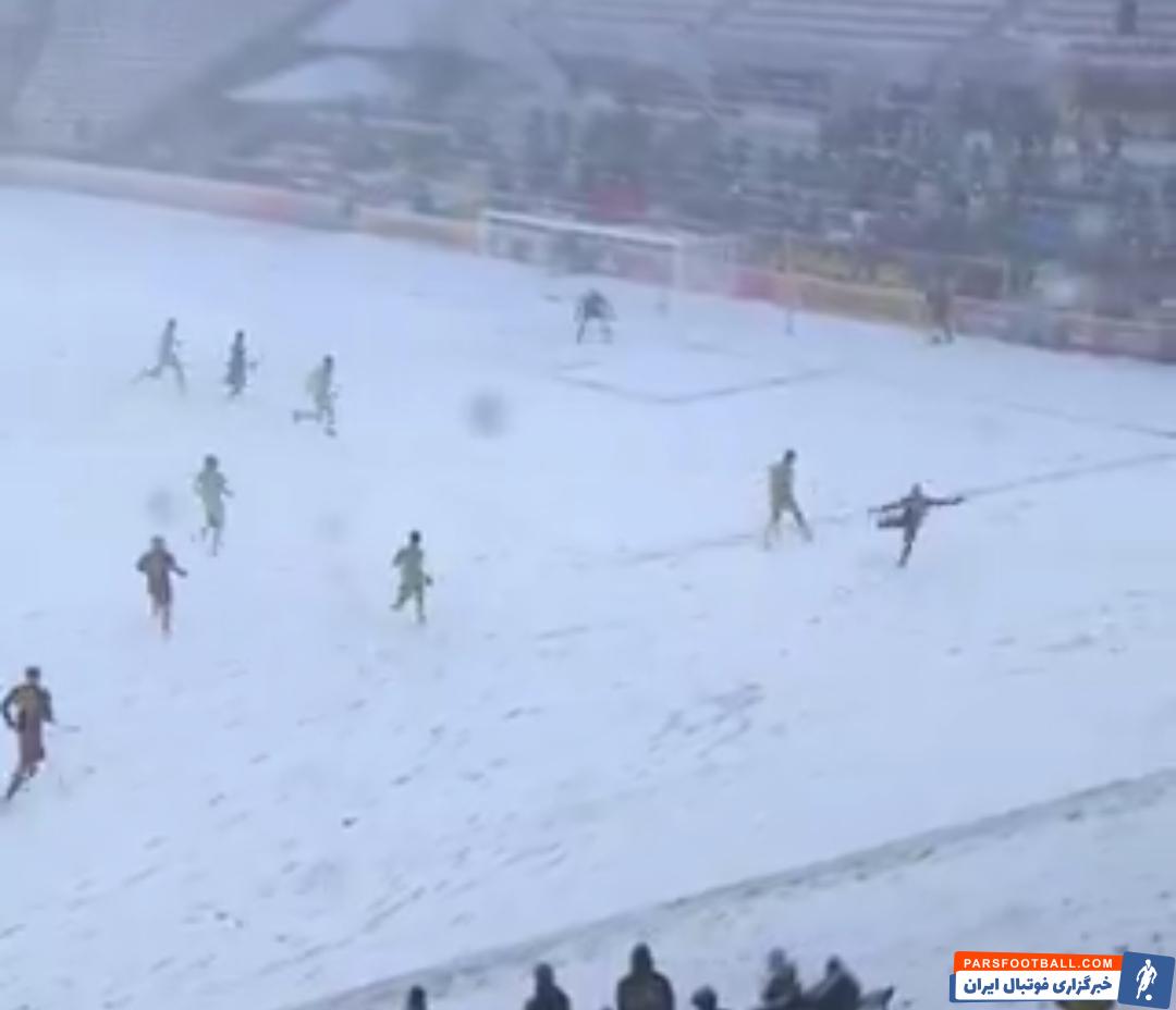 آمریکا ؛ دیدار سالت لیک برابر لس آنجلس اف سی زیر بارش شدید برف