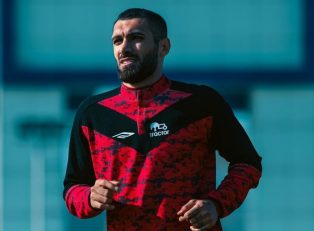 عارف ؛ عارف آغاسی مدافع تراکتور با چهار پاس گل در جدول بهترین پاسور ها