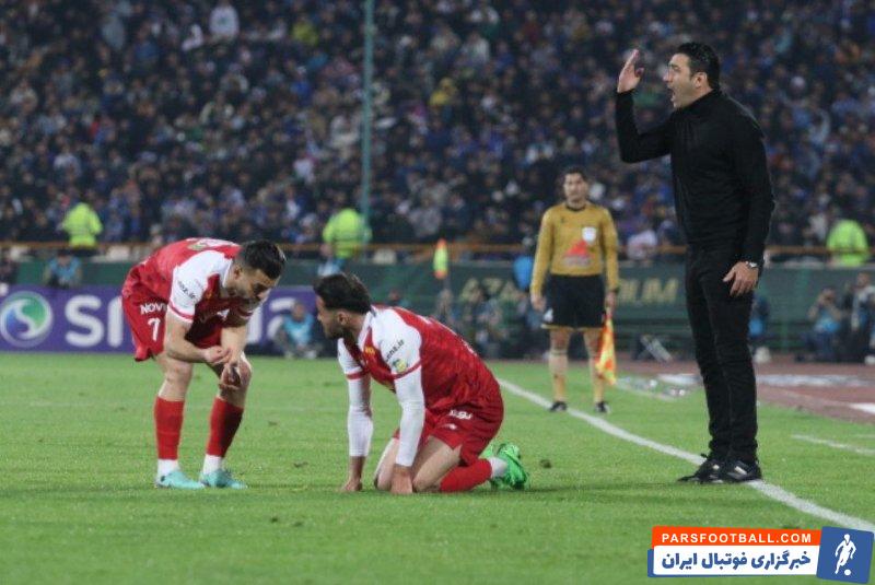 دربی ؛ تصویری از اعتراض نکونام به داور در کنار اورونوف ستاره پرسپولیس 