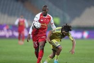 پرسپولیس ؛ افطار کردن عبدالکریم حسن در حین گرم کردن پیش از دیدار پرسپولیس - پیکان