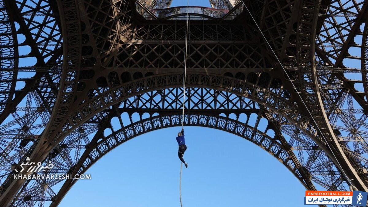 زن فرانسوی رکورد صعود با طناب را شکست/ رسیدن به طبقه دوم برج ایفل تنها در ۱۸ دقیقه +عکس