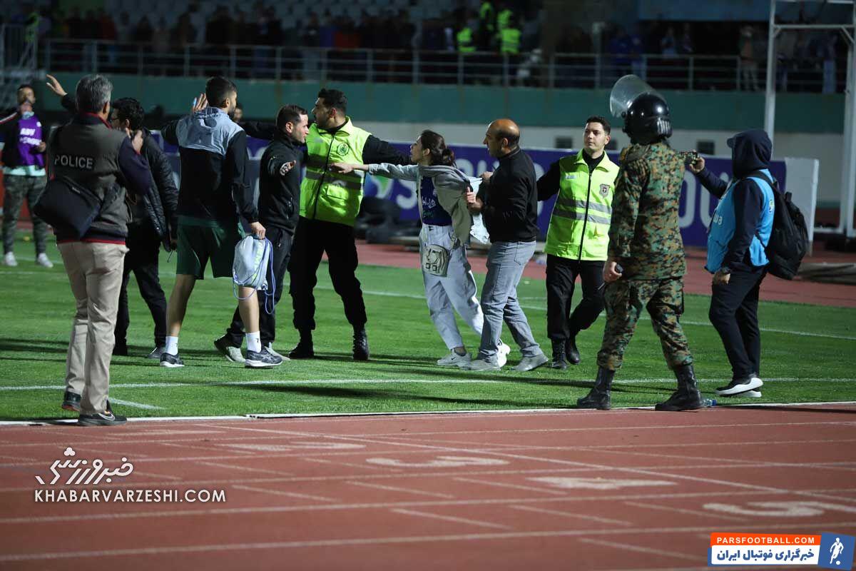 جیمی جامپ در بازی استقلال