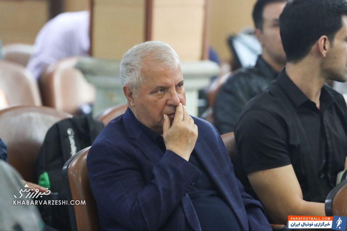 علی پروین در مراسم غفور هاشمی