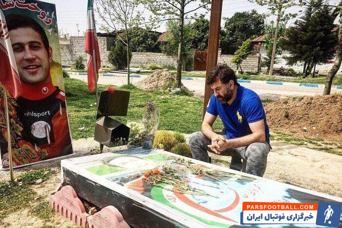 علی انصاریان بر سر مزار مهرداد اولادی