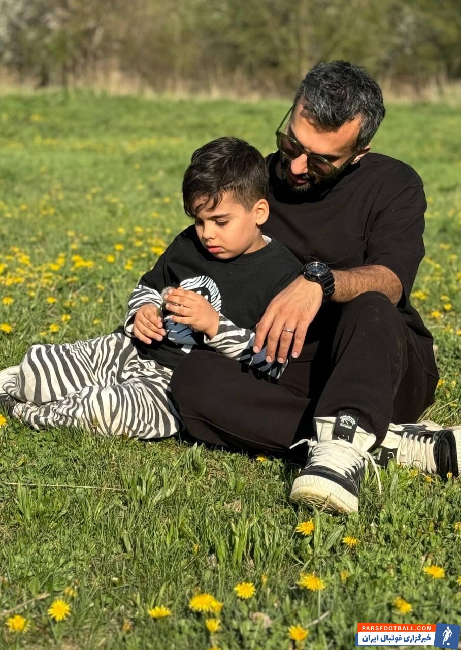 عکس‌| ژست جالب محمدحسین میثاقی و پسرش