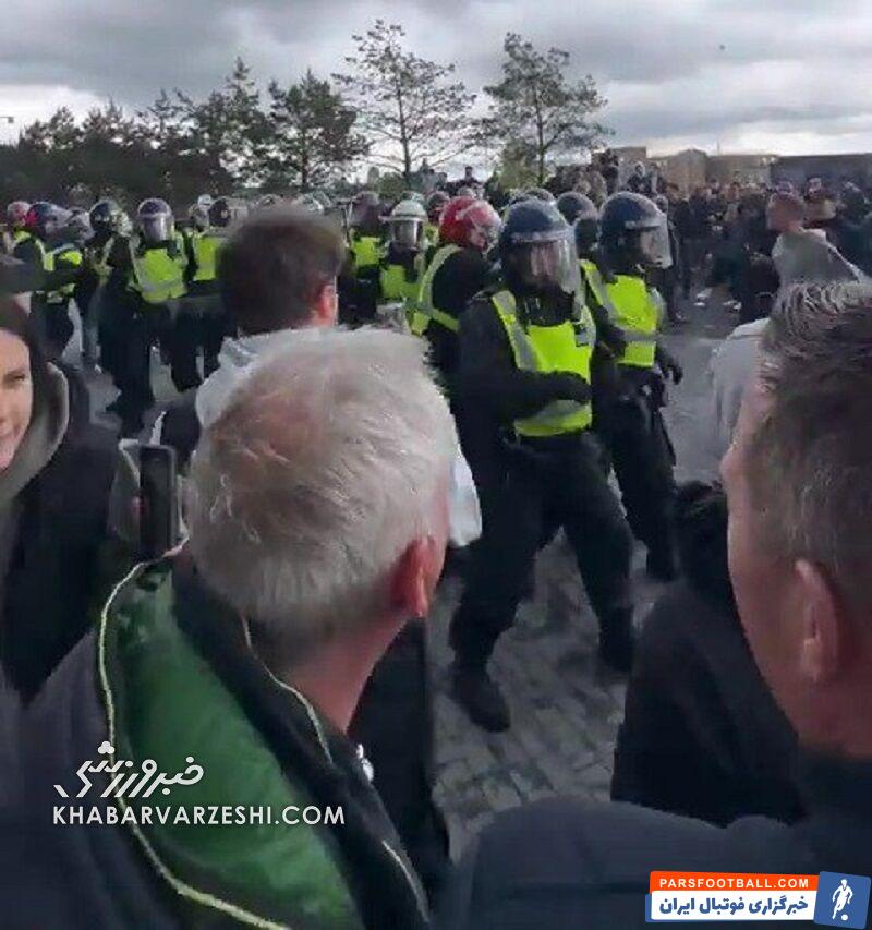 درگیری پلیس ضدشورش با هواداران میزبان +تصاویر