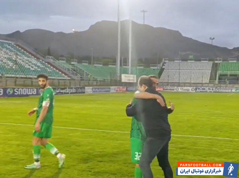 لیگ برتر ؛ جشن کوچک محمد ربیعی و بازیکنان ذوب آهن پس از برد برابر آلومینیوم 