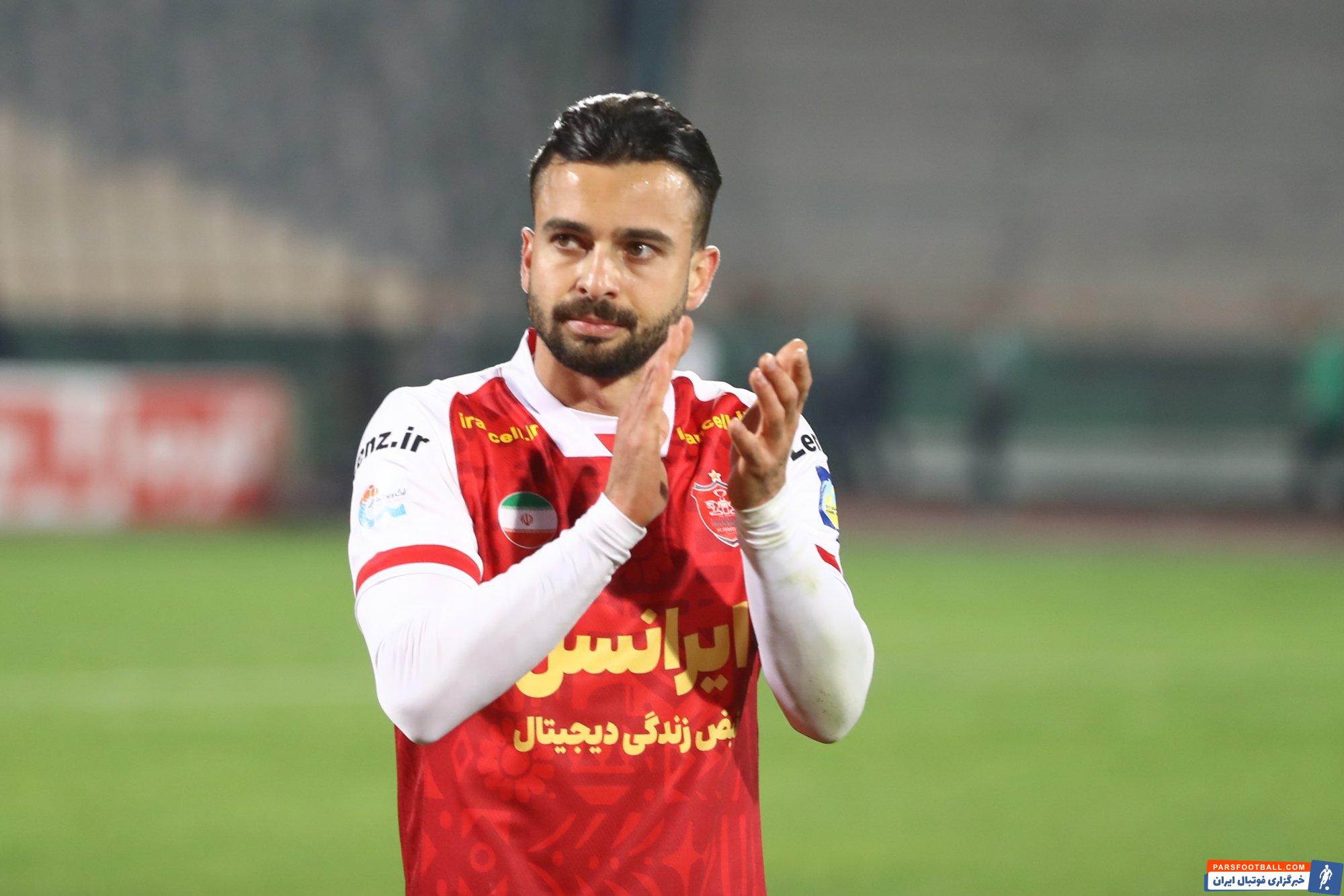 رفیعی ؛ لیزر های هواداران نساجی روی صورت رفیعی در دیدار نساجی - پرسپولیس