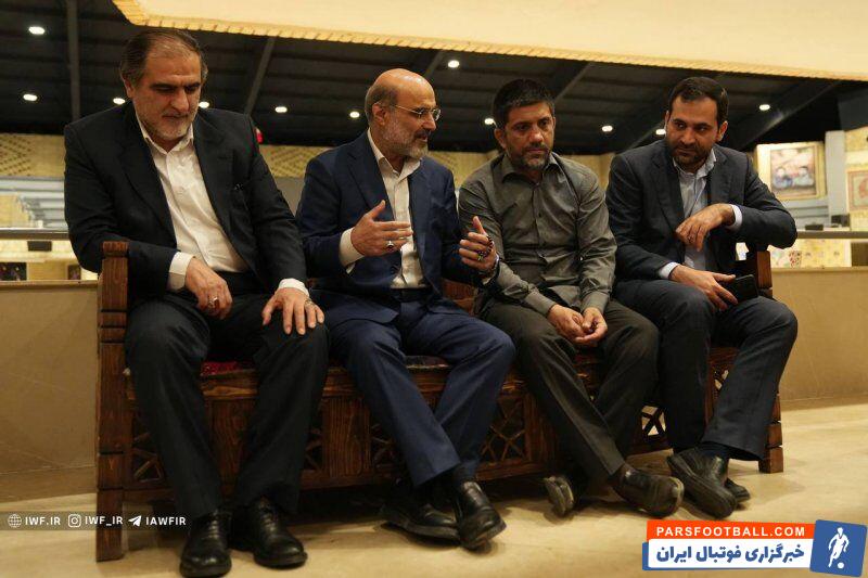 عکس| دیدار غیرمنتظره مالک جدید استقلال با علیرضا دبیر