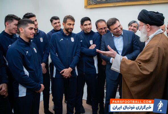 عکس| هدیه ویژه رهبر انقلاب به وحید شمسایی/ دیدار ملیپوشان فوتسال با آیتالله خامنهای
