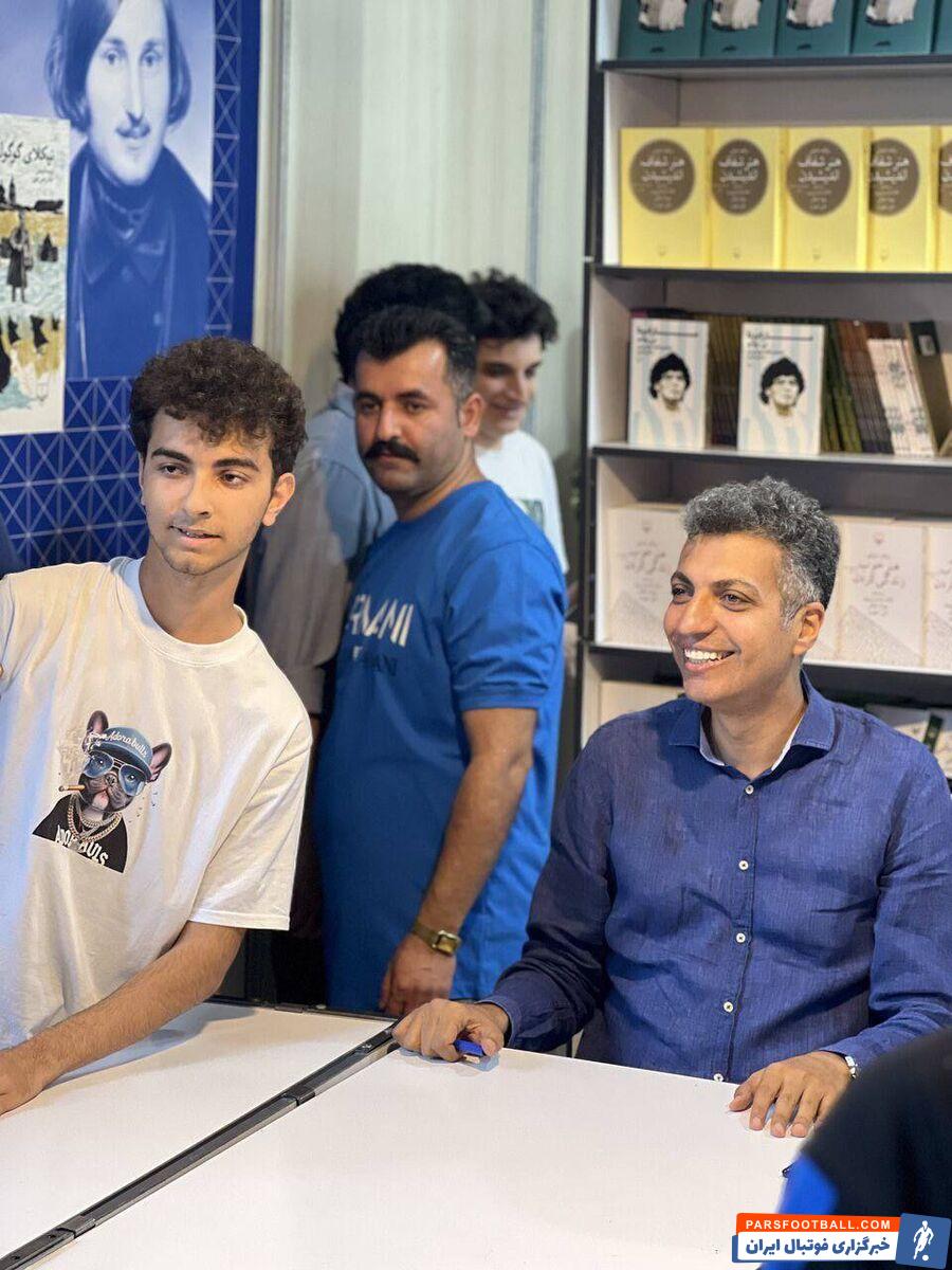 عکس| روز خاص عادل فردوسی‌پور کنار طرفدارانش