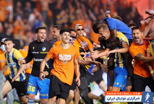 عکس| بازیکن استقلال در جشن قهرمانی یک تیم خارجی