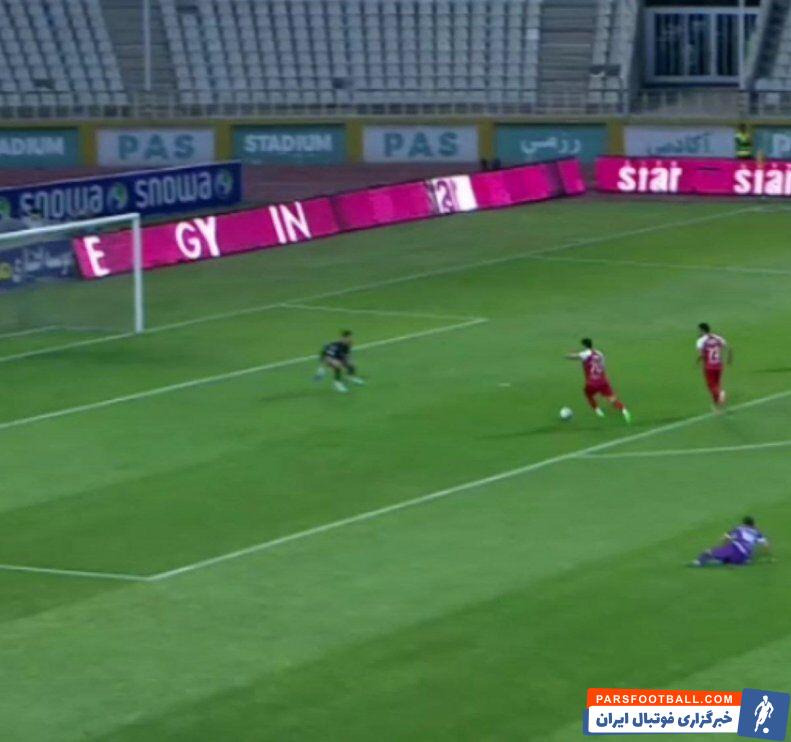 عکس| جنجالیترین صحنه بازی پرسپولیس/ خودخواهی محض آقای ستاره