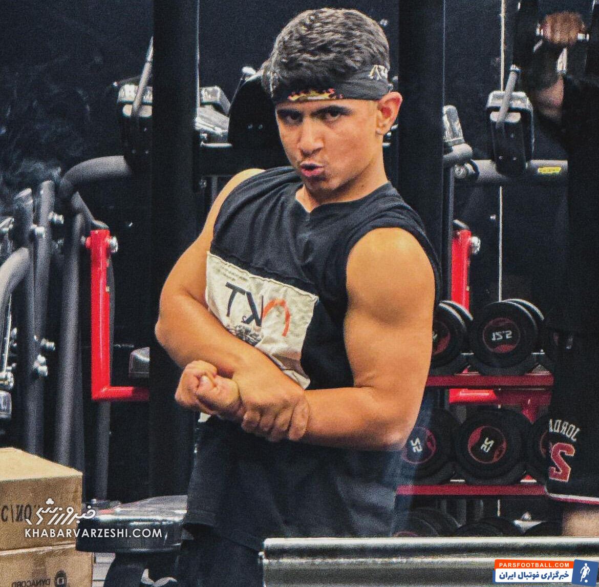 عکس‌| فیگور پسر هادی چوپان؛ پسر روی دست پدر زد!