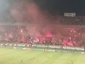 پرسپولیس ؛ آتش بازی گرم و پرحرارت هوادراان پرسپولیس در ورزشگاه آزادی