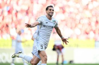 آویسپا فوکوئوکا در حضور ستاره ایرانی مقابل حریفش به برتری رسید