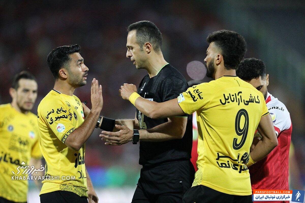 حکایت رامین رضاییان و بی اعتنایی به نیمکت پرسپولیس/ کجای این خودشیرینی یعنی ادب و احترام؟