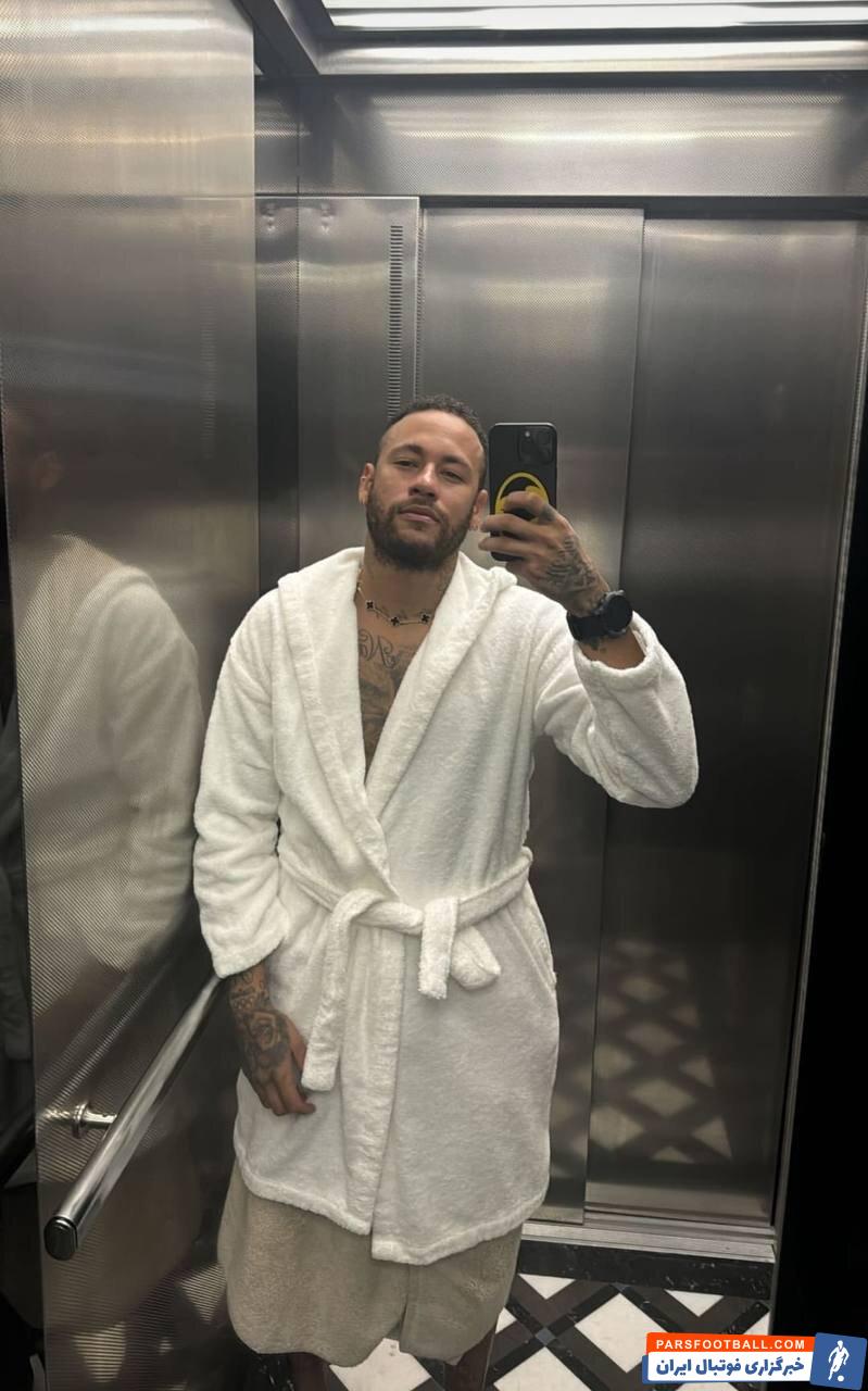 عکس‌| سلفی آسانسوری نیمار؛ تیپ عجیب ستاره برزیلی!