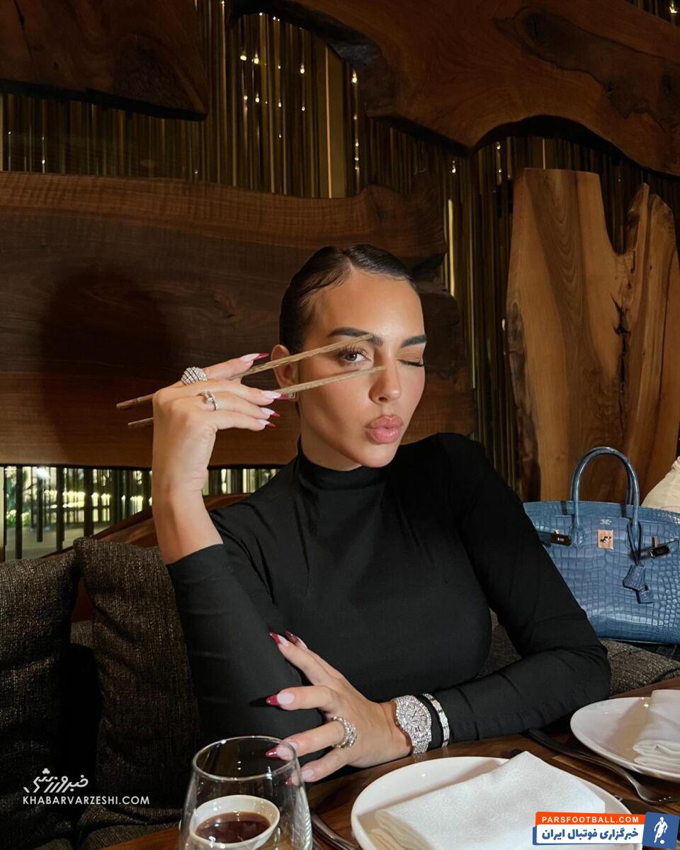 تیپ تمام مشکی جورجینا