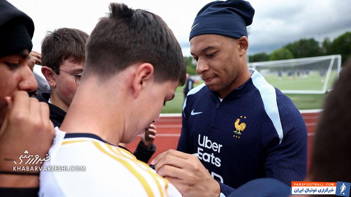 کهکشانی جدید! امباپه پیراهن‌ مادریدی‌ها را امضا کرد +عکس