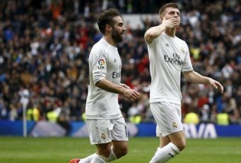 کروس ؛ دنی کارواخال : «روزی به فرزندانم خواهم گفت کنار کروس بازی کردم.»